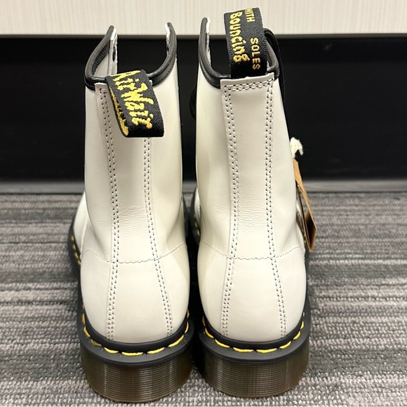 NWOB Dr. Martens Women’s 1460 Smooth Leather Boots - Picture 3 of 6
